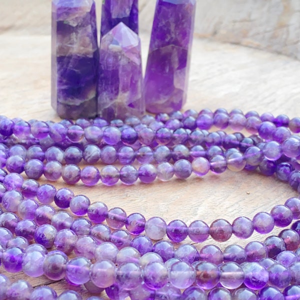 Japa Mala Amethyst necklace with balls of semiprecious stones. Macramè knot adjustable closure