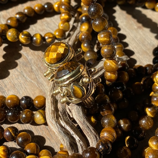 Mala necklace with semiprecious stone balls. Macramè knot adjustable closure. tiger eye green jade