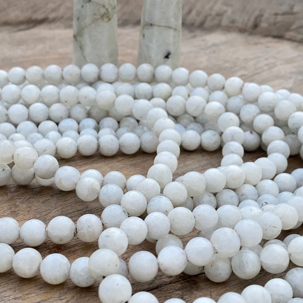 Japa Mala Moon stone pietra Luna necklace of semiprecious stone balls. Macramè knot adjustable closure