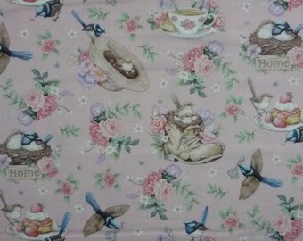 Little Wren Cottage Birds Cups Chapéus Floral Rosa Tecido acolchoado de algodão 1/2 JARDA