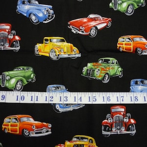 Tela de algodón para acolchado, diseño de coches clásicos, retro, hot rod, camioneta, fondo negro, 1/2 yarda