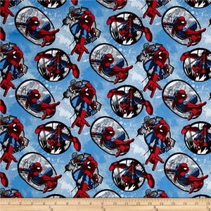 Spiderman Abzeichen blau Hintergrund Baumwolle Quilten Stoff 1/2 YARD