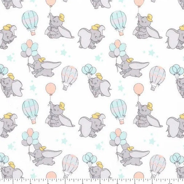 Tissu de courtepointe en coton blanc Disney Dumbo My Little Circus avec des ballons 1/2 YARD