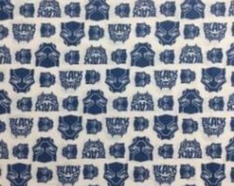 Marvel Black Panther Blue Logo Toss Cotton Quilting Tissu 1/2 YARD