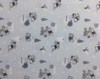 Tissu à courtepointe en coton bleu clair Winnie l'ourson, merveille et fantaisie de Disney, 1/2 yard