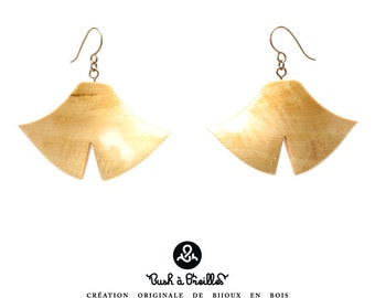 Wooden earrings in boxwood, eco-friendly, upcycling of local wood species, slow jewelry, handmade, hypoallergenic hooks, organic wax coating