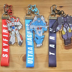 PREORDER TRANSFORMERS 3 inch Charms with Lanyards - Wristlet