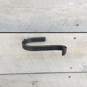 Toilet Tissue holder, simple wrought iron toilet paper holder, Modern Farmhouse Decor, bathroom hardware, tp holder, toilet paper holder