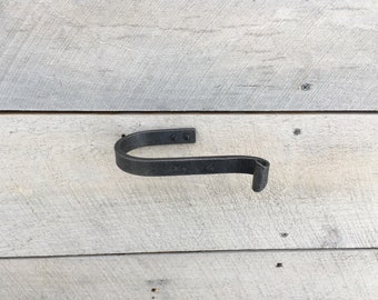 Toilet Tissue holder, simple wrought iron toilet paper holder, Modern Farmhouse Decor, bathroom hardware, tp holder, toilet paper holder