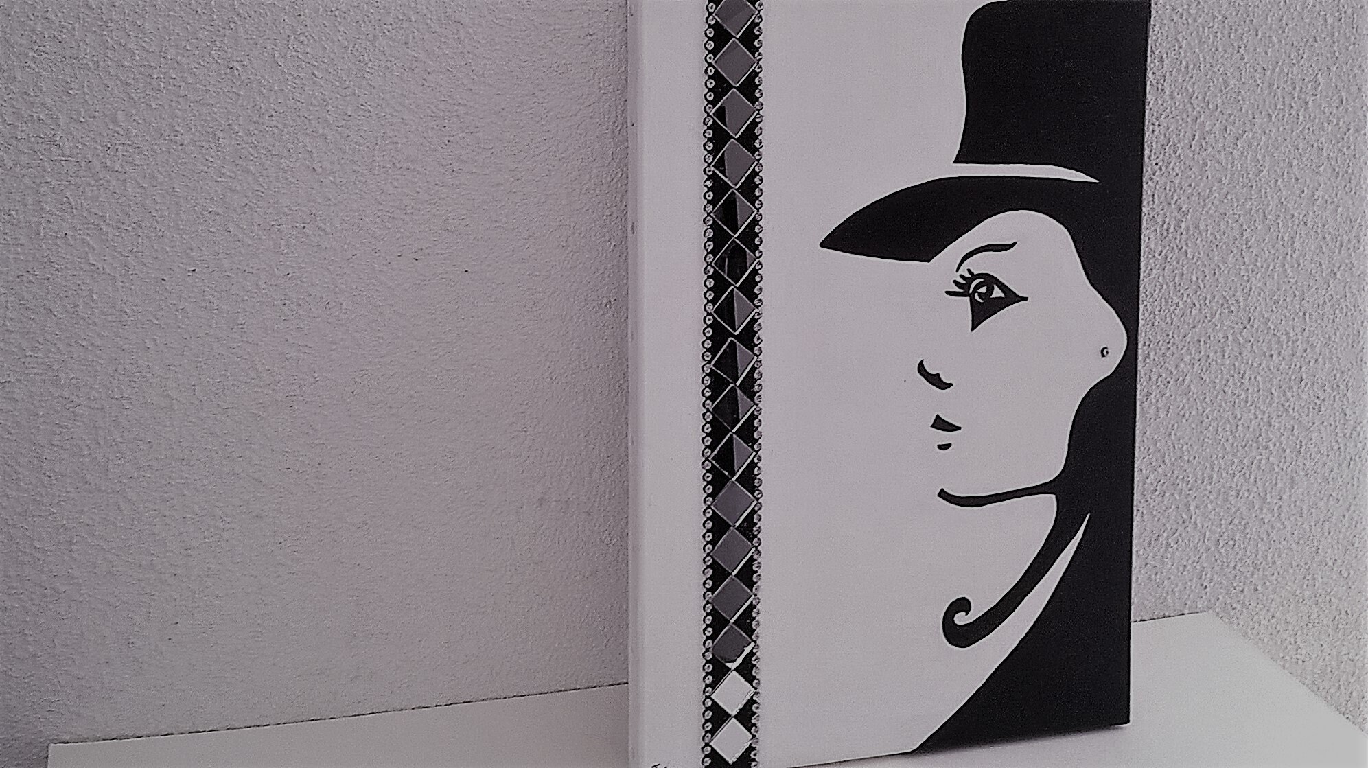 Tableau Peinture Acrylique Bien Chapeautée Année 70 Promo