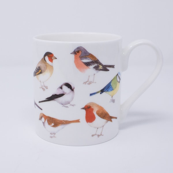 Tasse à oiseaux avec oiseaux de jardin