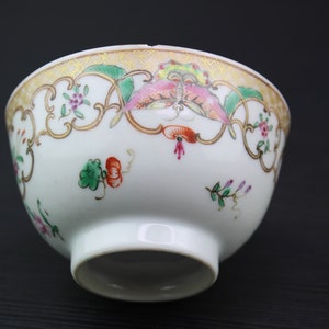 Antique Chinese famille rose porcelain cup.