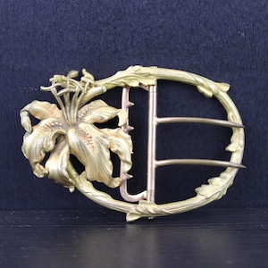 Art Nouveau floral bronze brass belt buckle.