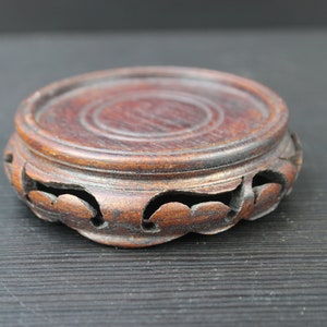 Espositore per vasi rotondi in legno cinese vintage.