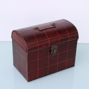 Antique lunch box storage tin.