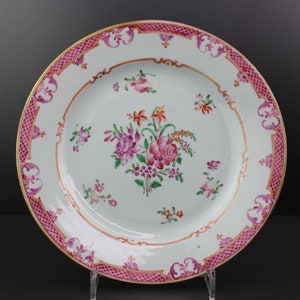 Antiguo plato pequeño de rosa de porcelana china.