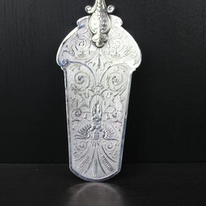 Art Nouveau floral silver plated cake sering knife.