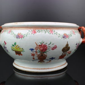 Antique Chinese porcelain famille rose terrine Qianlong period.
