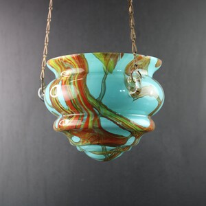 Art Deco Boho gekleurde glazen hangende plantenbak aan kettingen.