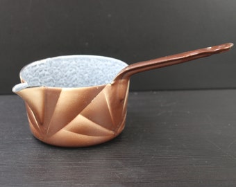 Sartén para cocinar leche marrón de dos colores y esmaltada estilo Art Decó.