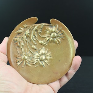 Vassoio portagioielli floreale in bronzo Art Nouveau contrassegnato