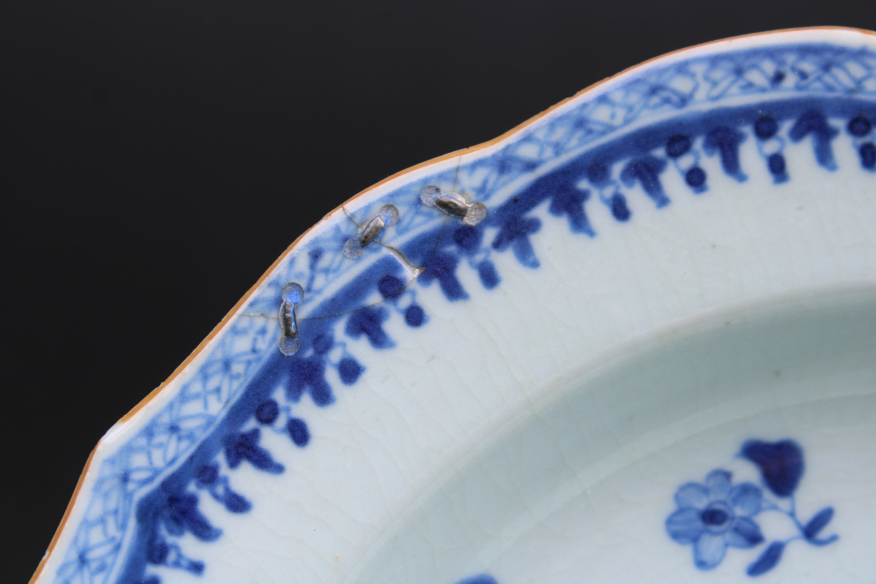 アンティークの中国の花柄青白磁皿 - Etsy 日本