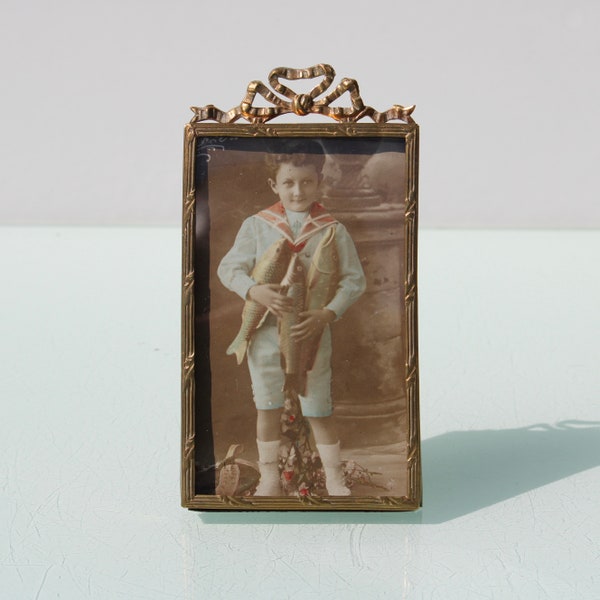 Cadre photo floral victorien antique.