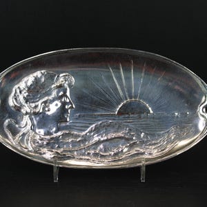 Vassoio svuota tasche placcato argento Art Nouveau di Meneses.
