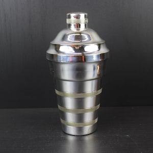 Elegant Art Deco Silver Plated Cocktail Shaker - Timeless Barware Gem