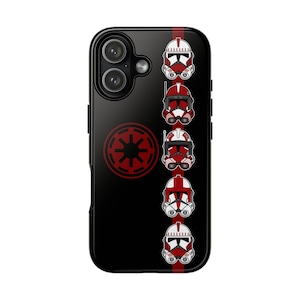 Könnte beinhalten: Schwarze Handyhülle mit rotem Streifen und einer Reihe weißer und roter Clone Trooper Helme. Die Hülle zeigt auch ein rotes Imperium-Symbol. Das Design ist von einem beliebten Science-Fiction-Franchise inspiriert.