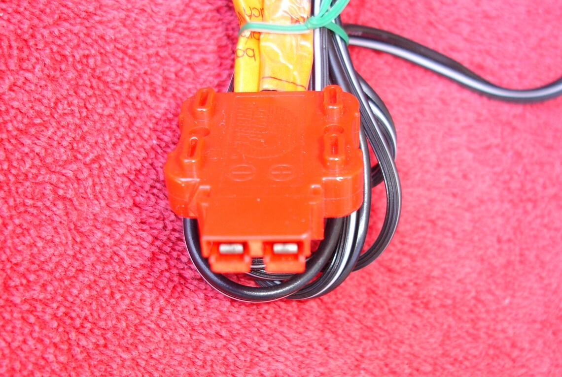 Fisher Price Power Wheels 6 Volt Battery Charger Recharger 040111 / BC