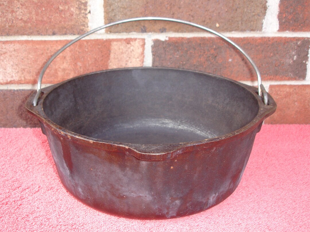 Cast Iron Dutch Oven Bean Pot D3 8DO USA Vintage Large 10 With Bail