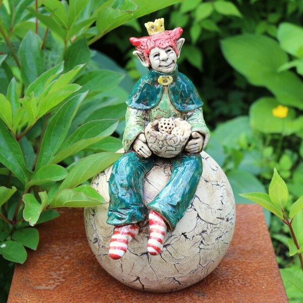 Elf Elf King on Ball - Garden Figure sign. Unique