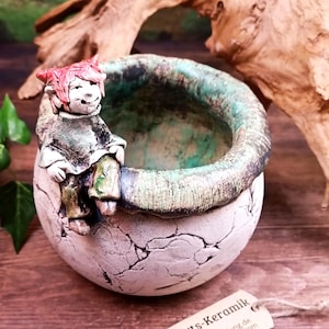 Liten älvkruka "Förtrollad skog" 15 cm – handgjord skål med en liten älva