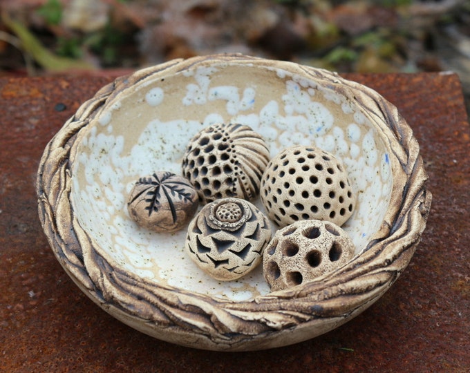 Insect potions Ø 16.5 cm ceramic bird baths white cream with decorative stones - unique - gift garden ceramics
