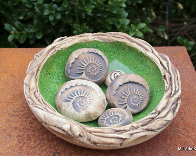 Insektentränke Ø 16,5 cm -Keramik Vogeltränke grün mit Dekosteine - Unikat - Geschenk Gartenkeramik