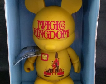Disney Vinylmation 9" Beeldje: Park #5 - 2010 Limited Edition Retro Magic Kingdom 46th Anniversary NIB (met pensioen)