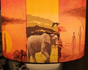 Pantalla de lámpara de elefante africano hecha a mano: luz de noche con decoupage naranja al atardecer