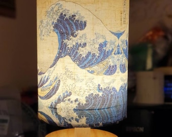 Lámpara de mesa Hokusai Wave: luz nocturna USB con diseño art découpage japonés