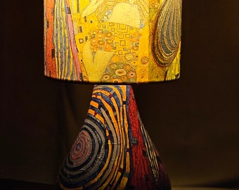 Lámpara de mesa «El beso» de Klimt: luz de noche abstracta con decoupage