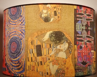 Pantalla de lámpara "El beso" de Klimt hecha a mano con decoupage: luz de noche con diseño dorado