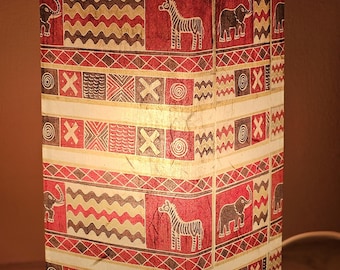 Lámpara de mesa roja con temática africana: vidrio esmerilado decoupage, decoración del hogar hecha a mano
