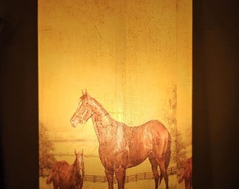 Lámpara de mesa con forma de caballo hecha a mano: vidrio esmerilado con efecto decoupage, enchufe británico