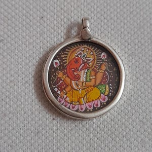 Ciondolo fatto a mano in argento sterling 925 dipinto a mano, ciondolo raffigurante il dio Ganesha, con cornice in vetro, collana artigianale, regalo, ciondolo unisex, bellissimi gioielli.