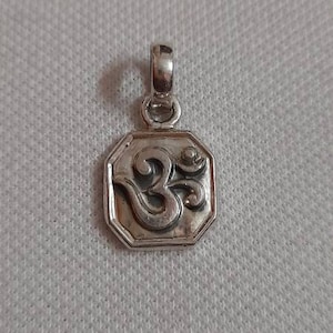 Handmade Pendant 92.5 Sterling Silver Pendant Hindu Religious Pendant Crown Chakra Pendant Hindu Mantra Pendant Hindu Sanskrit Aum Pendant