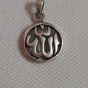 Handgemachter Anhänger 92.5 Sterling Silber Anhänger Allah Anhänger Urdu Brief Anhänger Islamischer Religiöser Heiliger Name Allah Anhänger Muslimischer Anhänger