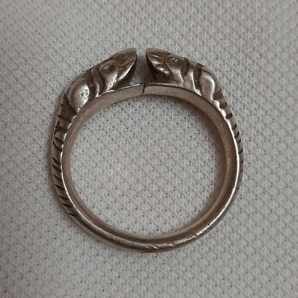 Vintage 1980s Ring Handmade Ring High Grade Old Solid Silver Ring Rajasthan Tribal Ring Banjara Ring Animal Head Ring US 9 1/4 Size Old Ring