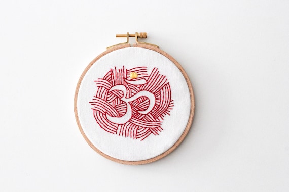 Om Sign Hoop Hand Embroidered, Curved Modern Yoga Studio Decor, Spiritual  Art for Buddhist Altar, Unique Yoga Gifts for Women 