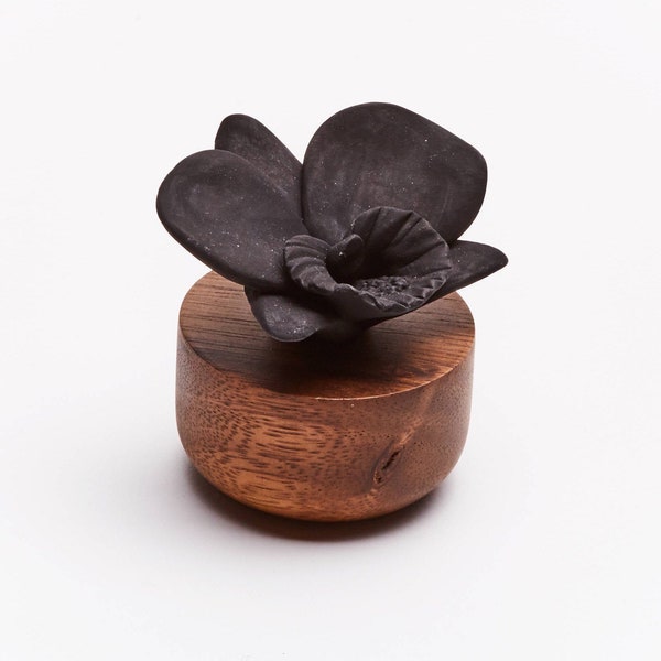 Diffuseur Aromatique, Fleur Orchidée Noire, pour Huiles Essentielles ou Parfums de maison, Rond, en Bois,diamètre 7cm, Ecologique, Décoratif