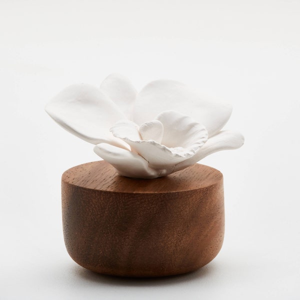 Diffuseur d'huile essentielle et parfums. Orchidée en Bois et Porcelaine, diam 7cm, Ecologique,sain, Eco-conçu, pour Huiles Essentielles bio